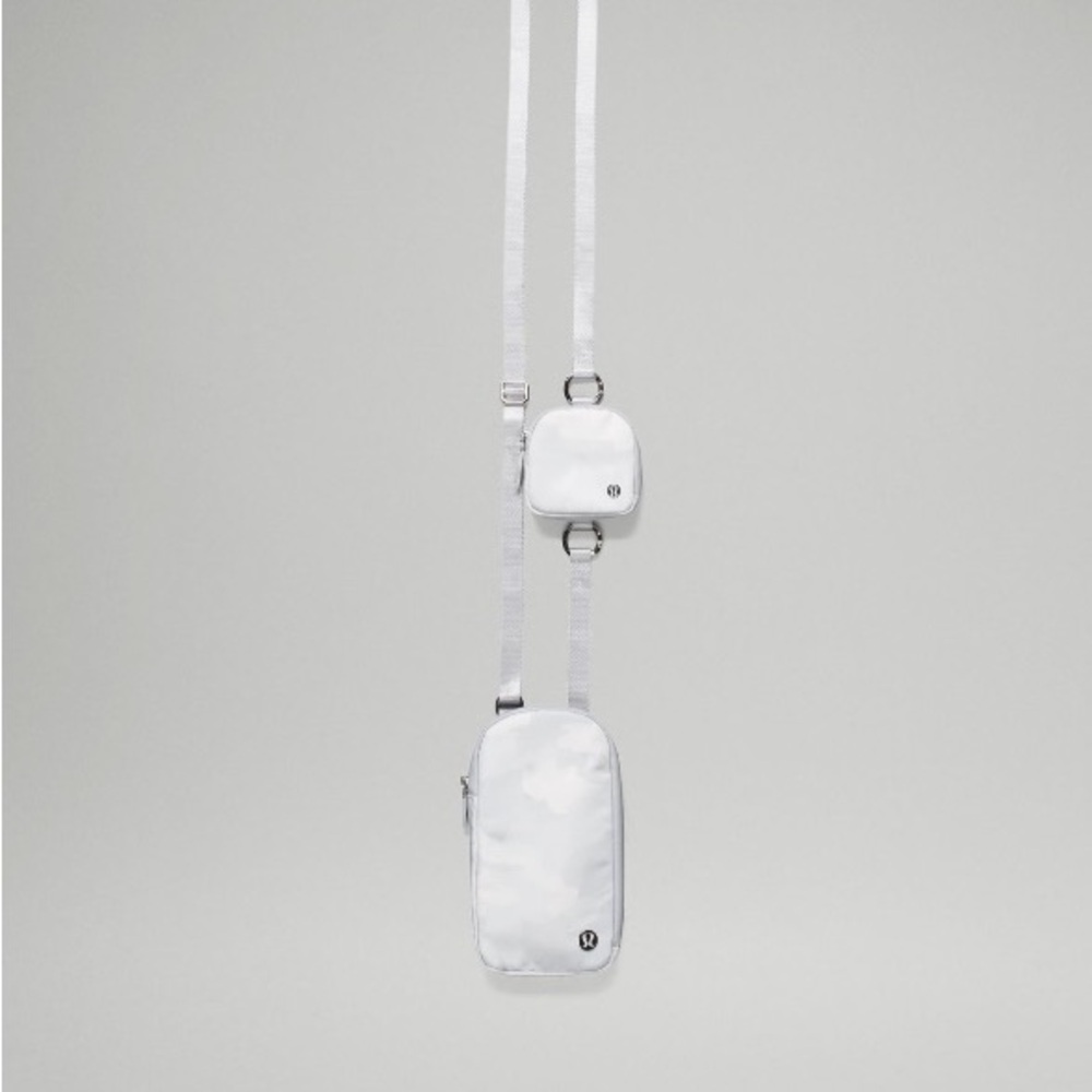 Lululemon modular cellphone crossbody